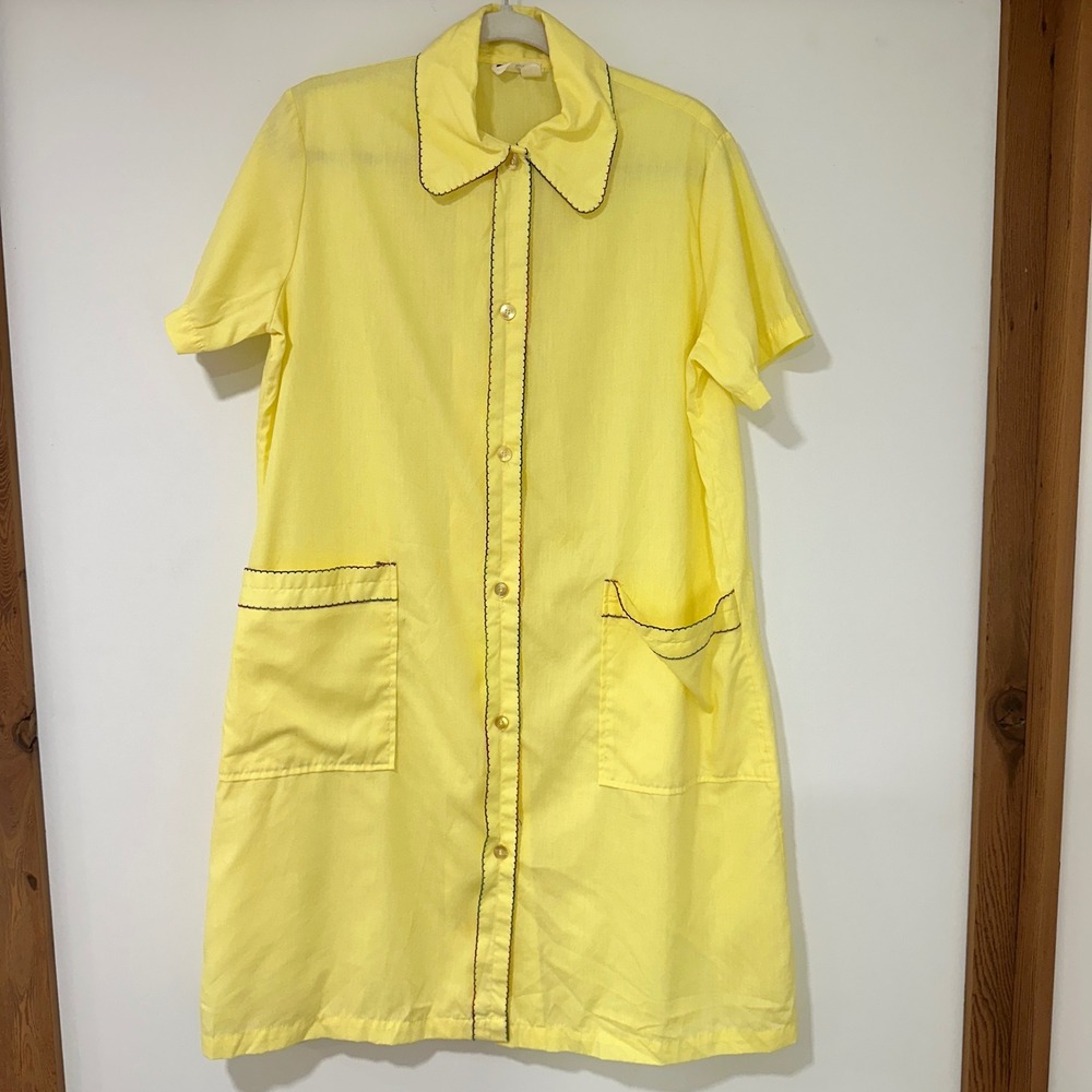 Permanent Press Vintage House Dress Yellow Uniform Button Up Made in USA Size 16